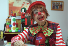 Esteban Viaña y los Payasos Sanadores: una vida de risas y solidaridad en Jerez Esteban Viaña en una visita con los Payasos Sanadores en el Hospital de Jerez 2 Vidascompartidas.es